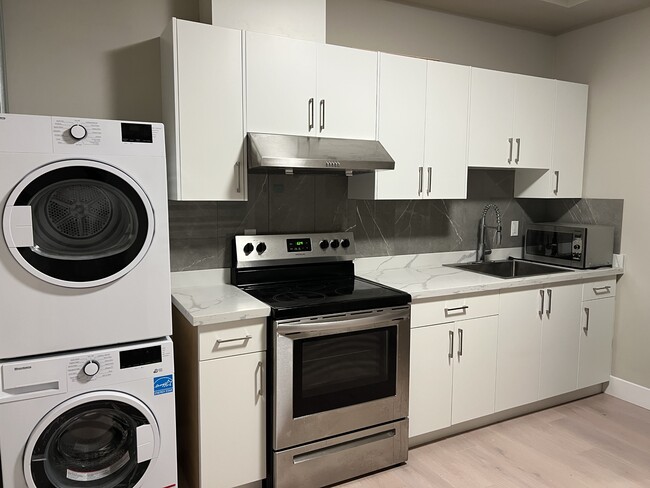 2222 Davies Ct in Richmond, BC - Building Photo - Building Photo