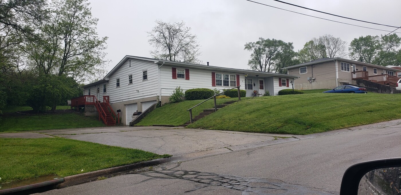12 East Ave in Monroe, OH - Foto de edificio