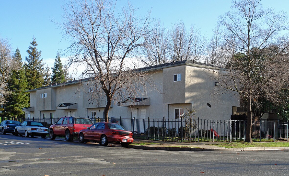 3201 W St in Sacramento, CA - Foto de edificio