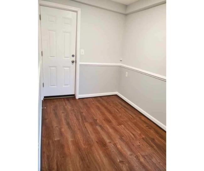 3247 Magnolia Ave in Halethorpe, MD - Building Photo - Building Photo