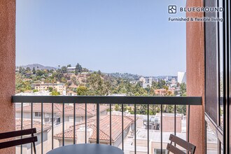 7275 Franklin Ave in Los Angeles, CA - Building Photo - Building Photo