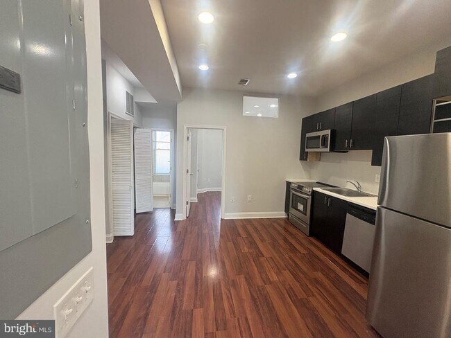 543 Florida Ave NW in Washington, DC - Foto de edificio - Building Photo