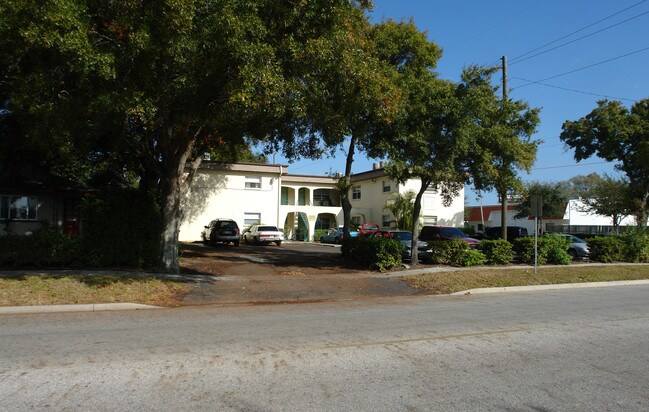 Lakeview Apartments in St. Petersburg, FL - Building Photo - Building Photo