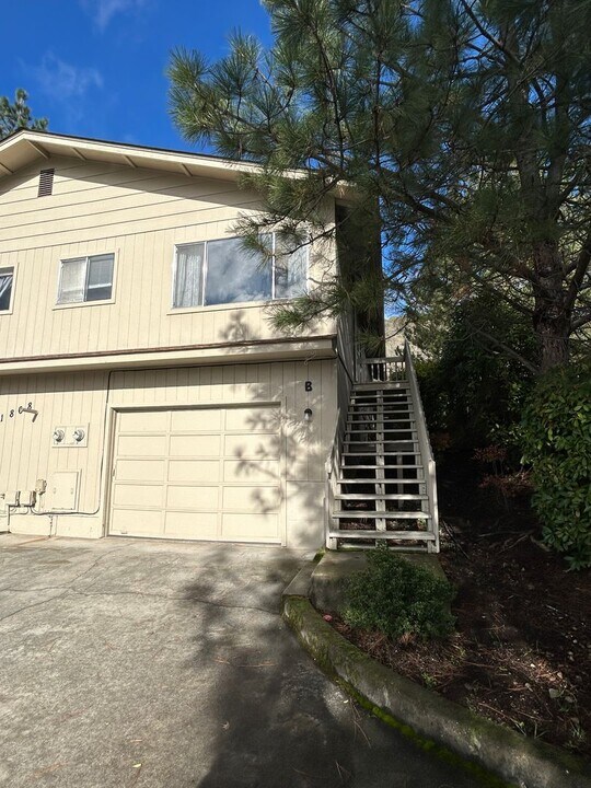 1868 NE Foothill Blvd in Grants Pass, OR - Building Photo