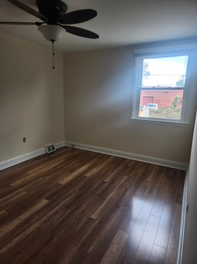 1855 Beyer Ave, Unit 2 FL in Philadelphia, PA - Foto de edificio - Building Photo