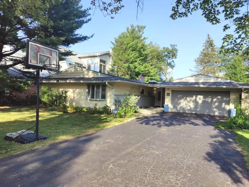 118 Lockerbie Ln in Wilmette, IL - Building Photo