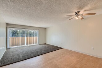 Vista Flores Apartments in San Marcos, CA - Building Photo - Building Photo