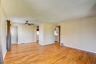 4840 S Pearl St in Englewood, CO - Building Photo - Building Photo