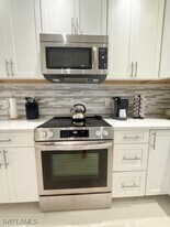 7056 Pelican Bay Blvd in Naples, FL - Building Photo