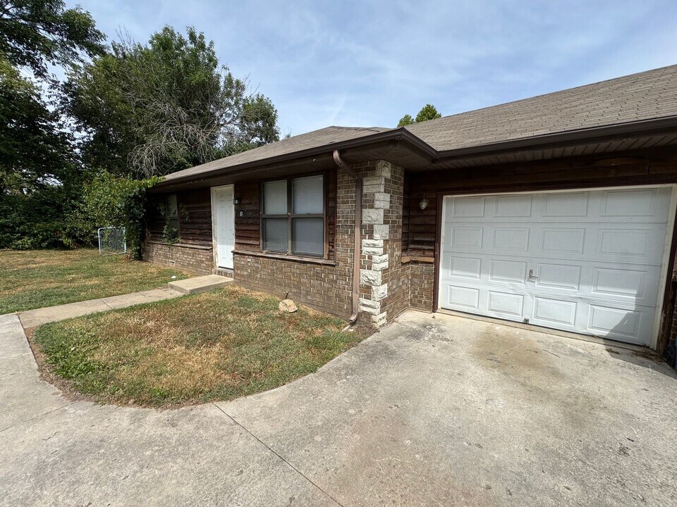925 N Homewood Ave in Springfield, MO - Building Photo