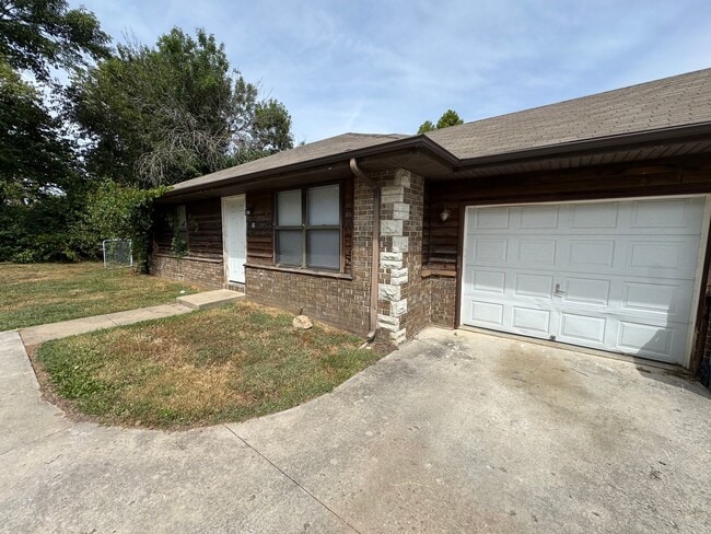 property at 925 N Homewood Ave