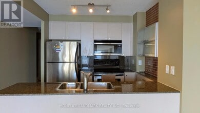 11 Brunel Ct in Toronto, ON - Building Photo - Building Photo