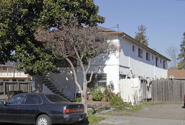 333 Dumont Ave in Hayward, CA - Building Photo - Building Photo