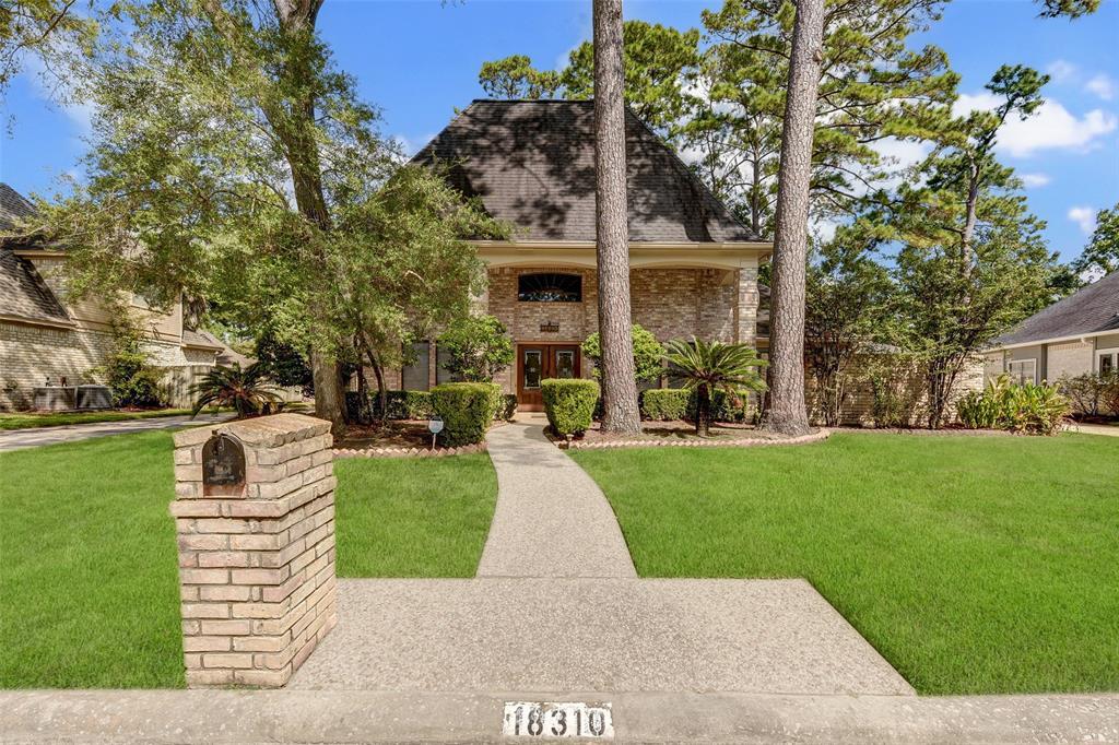 18310 Lake Oaks Dr in Spring, TX - Building Photo