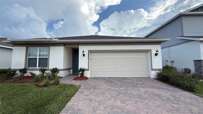 property at 4986 Royal Point Ave