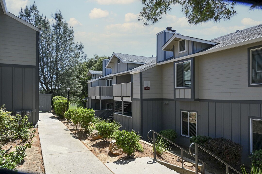 Sierra Oaks in Cameron Park, CA - Building Photo