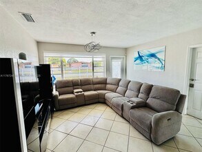 801 NW 171st Terrace in Miami, FL - Building Photo - Building Photo