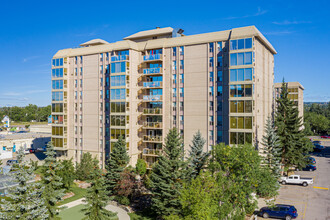 Varsity Towers in Calgary, AB - Building Photo - Building Photo