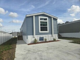 7267 Greenbrier Village Rd in Lakeland, FL - Building Photo