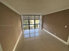 16919 N Bay Rd in Sunny Isles Beach, FL - Building Photo - Building Photo