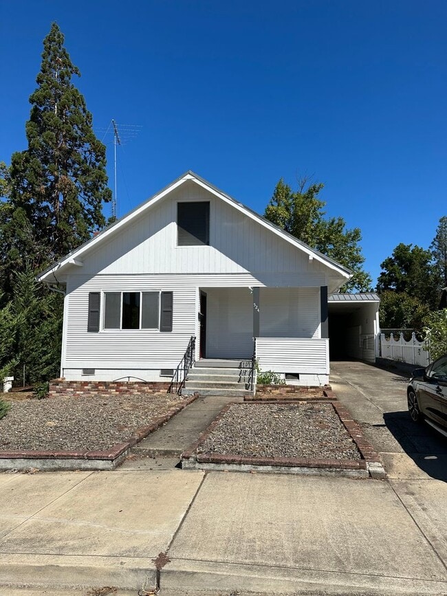 property at 524 SE Douglas Ave