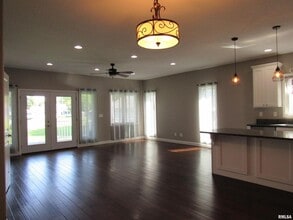 405 E Palace Row in Geneseo, IL - Building Photo - Building Photo