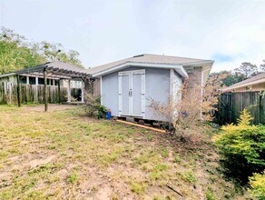 5760 Jade Moon Cir in Milton, FL - Building Photo - Building Photo