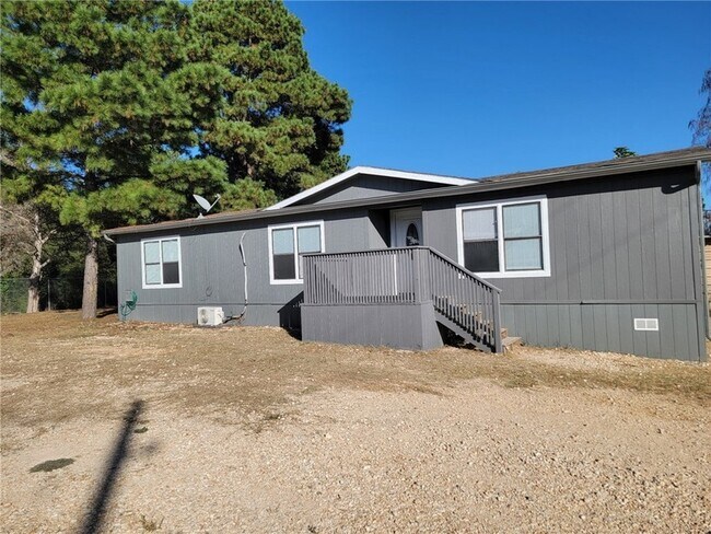 804 Yaupon Dr in Caldwell, TX - Building Photo - Building Photo