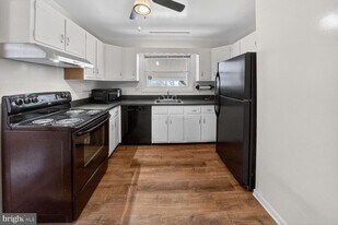 2890 Balmoral Dr in Rockville, MD - Building Photo