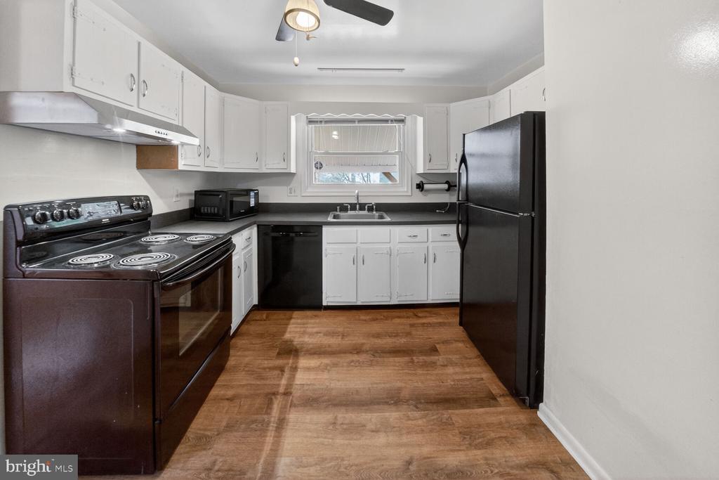 2890 Balmoral Dr in Rockville, MD - Building Photo