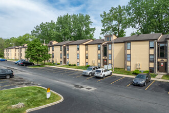 Kensington Court Condominium (por) in Columbus, OH - Building Photo - Primary Photo