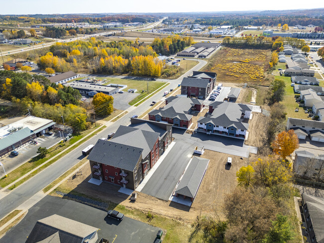 Peter Park in Eau Claire, WI - Foto de edificio - Building Photo