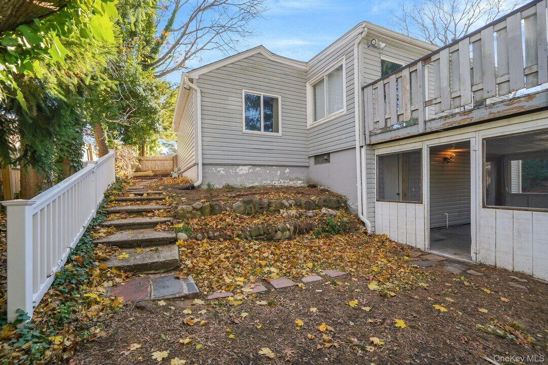 11 Amityville Rd in Sound Beach, NY - Building Photo