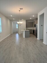 879 Shumard Wy in Lady Lake, FL - Foto de edificio - Building Photo