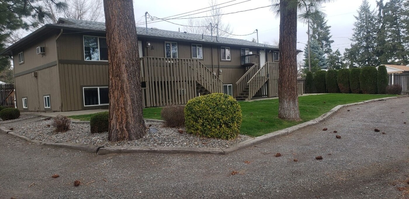 10622 E 14th Ave in Spokane Valley, WA - Building Photo
