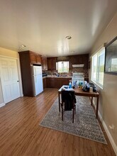 1315 Pennsylvania Ave, Unit Just Outside Downtown in Los Angeles, CA - Building Photo - Building Photo