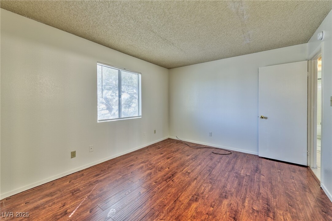 1616 Burningwood Ln in Las Vegas, NV - Building Photo