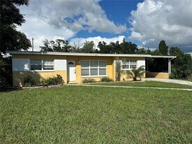 8933 Narcissus Ave in Seminole, FL - Building Photo