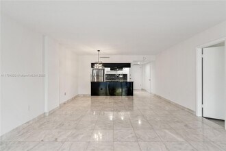 155 Ocean Ln Dr, Unit 207 in Key Biscayne, FL - Building Photo - Building Photo