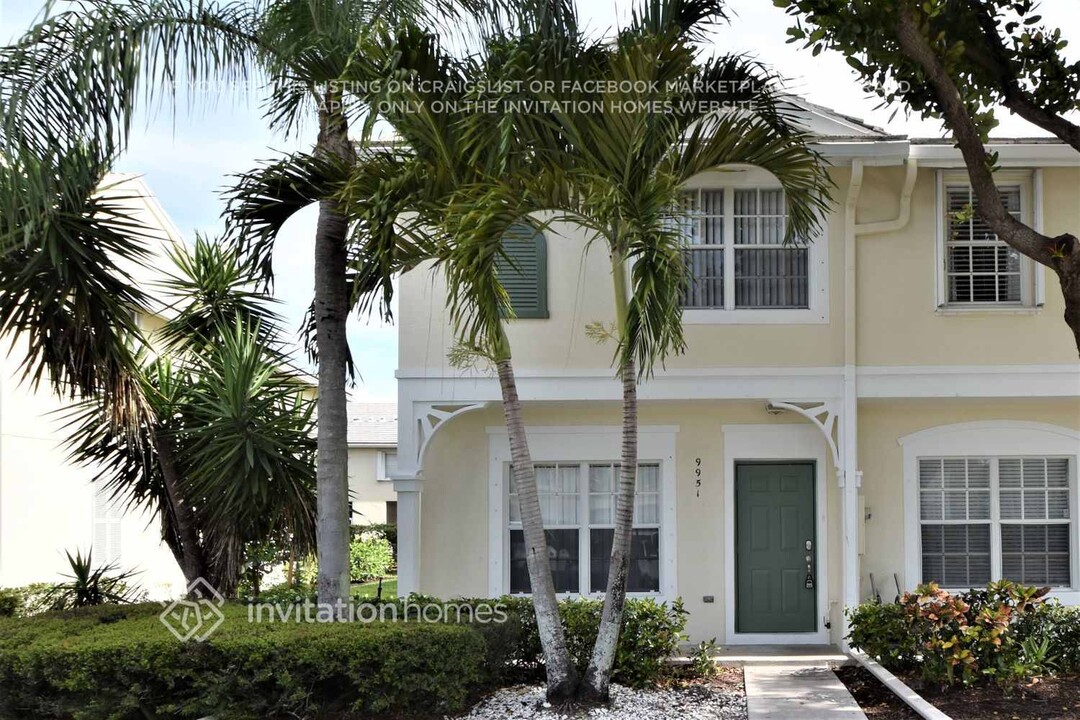 9951 NW 56th Pl in Coral Springs, FL - Foto de edificio