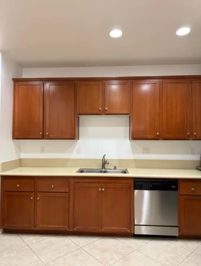 28063 Catherine Dr, Unit Beautiful Condo in Santa Clarita, CA - Building Photo - Building Photo