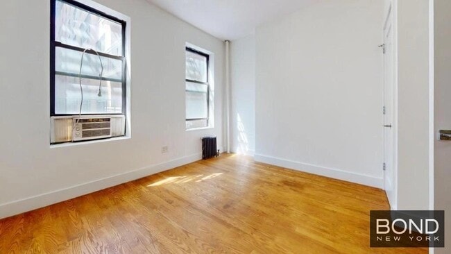 588 Amsterdam Ave in New York, NY - Building Photo - Building Photo