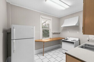 Laurelton Oaks in Birmingham, AL - Building Photo - Interior Photo