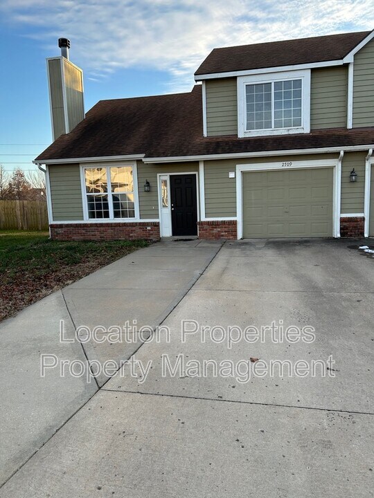 2709 Harrison Pl in Lawrence, KS - Building Photo