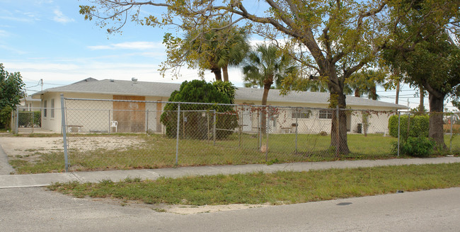 124 NE 4th St in Pompano Beach, FL - Building Photo - Building Photo