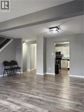 255 Northlake Dr in Waterloo, ON - Building Photo - Building Photo