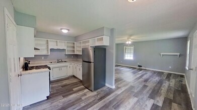 1329 Hazel Ave in New Bern, NC - Building Photo - Building Photo