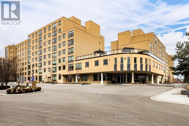 326 Major Mackenzie Dr E in Richmond Hill, ON - Building Photo - Building Photo