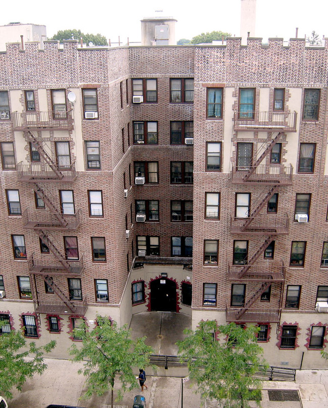 2047 Nostrand Ave in Brooklyn, NY - Foto de edificio - Building Photo