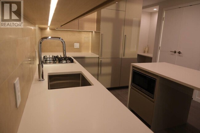 2108 Gilmore Ave in Burnaby, BC - Building Photo - Building Photo